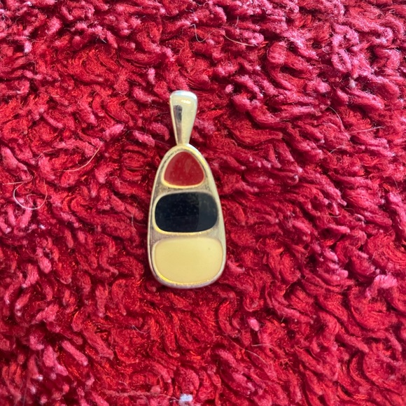 1.25” golden pendant costume jewelry - Picture 1 of 2